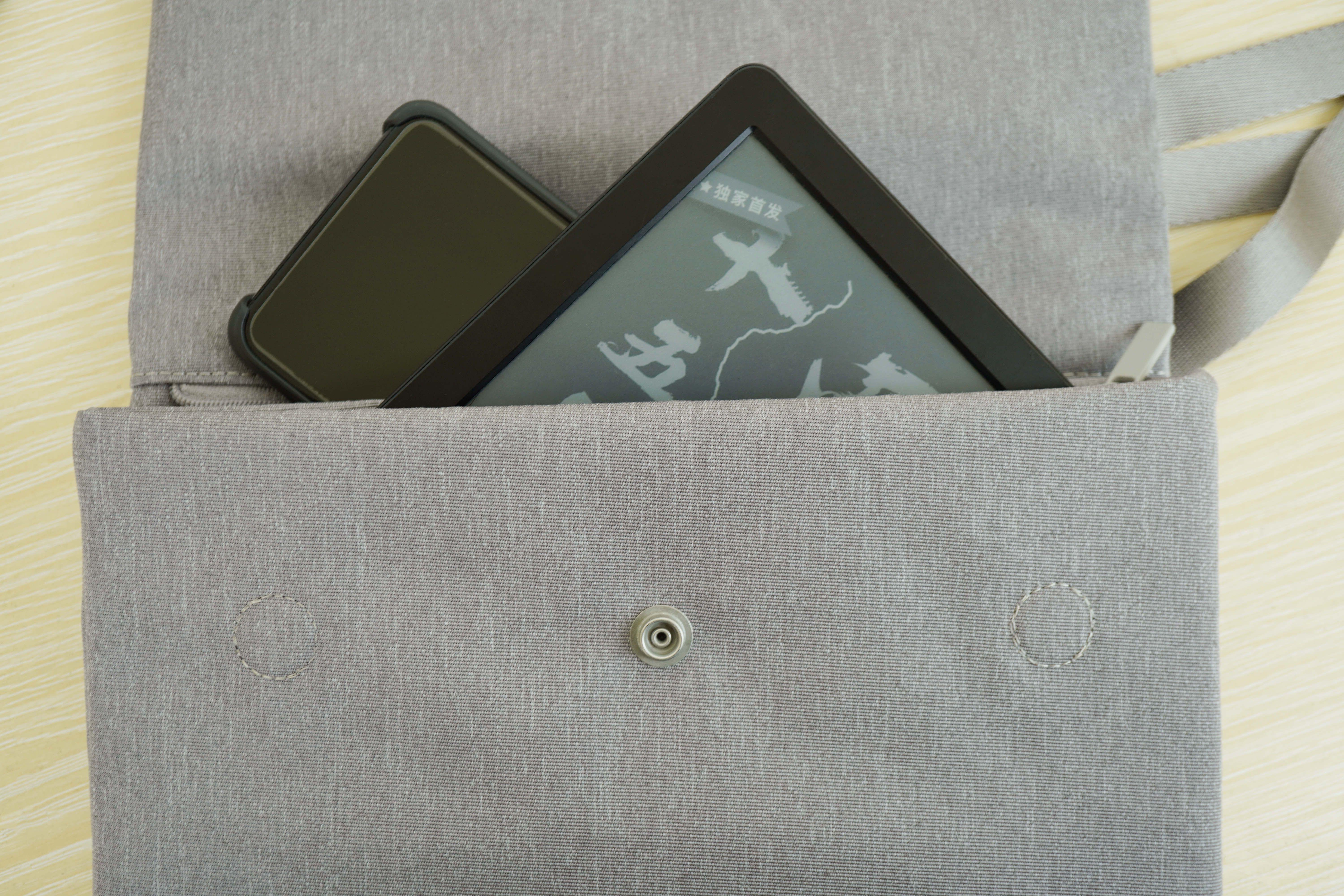 日式清新，便捷随身—elecom宜丽客数码收纳平板包SC01