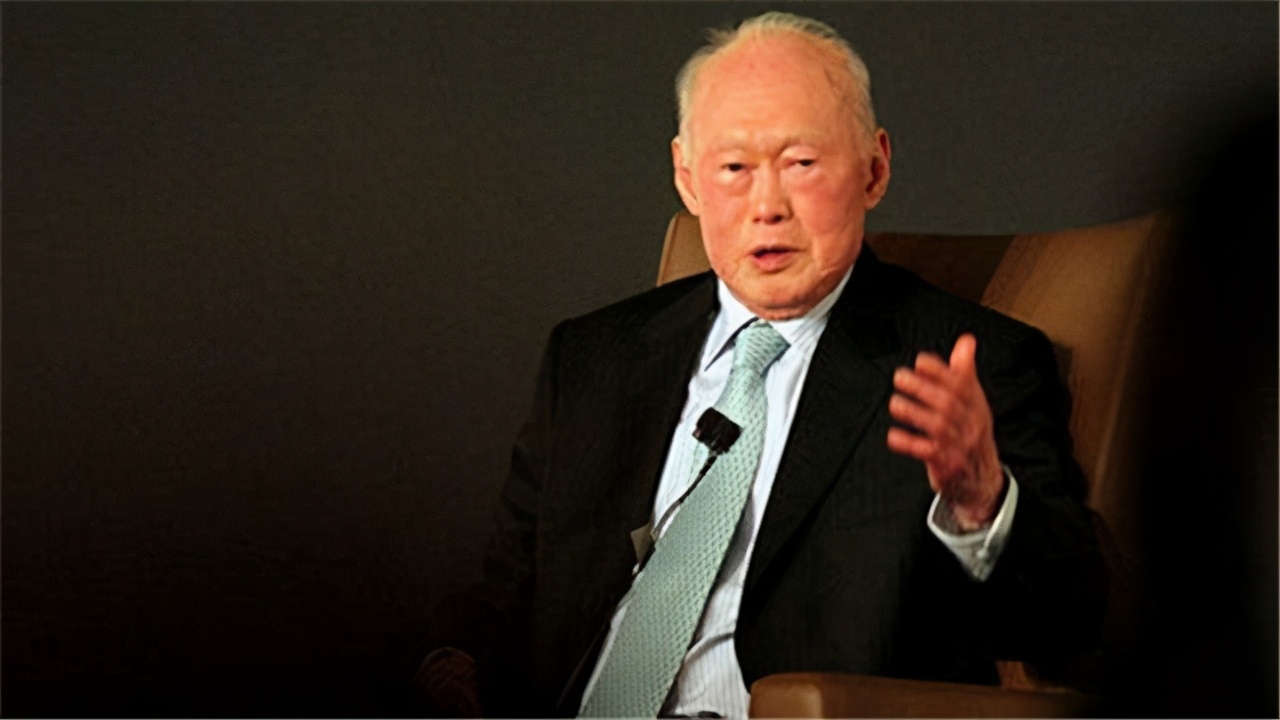 李嘉诚如何评价李光耀,李光耀对李嘉诚的评价