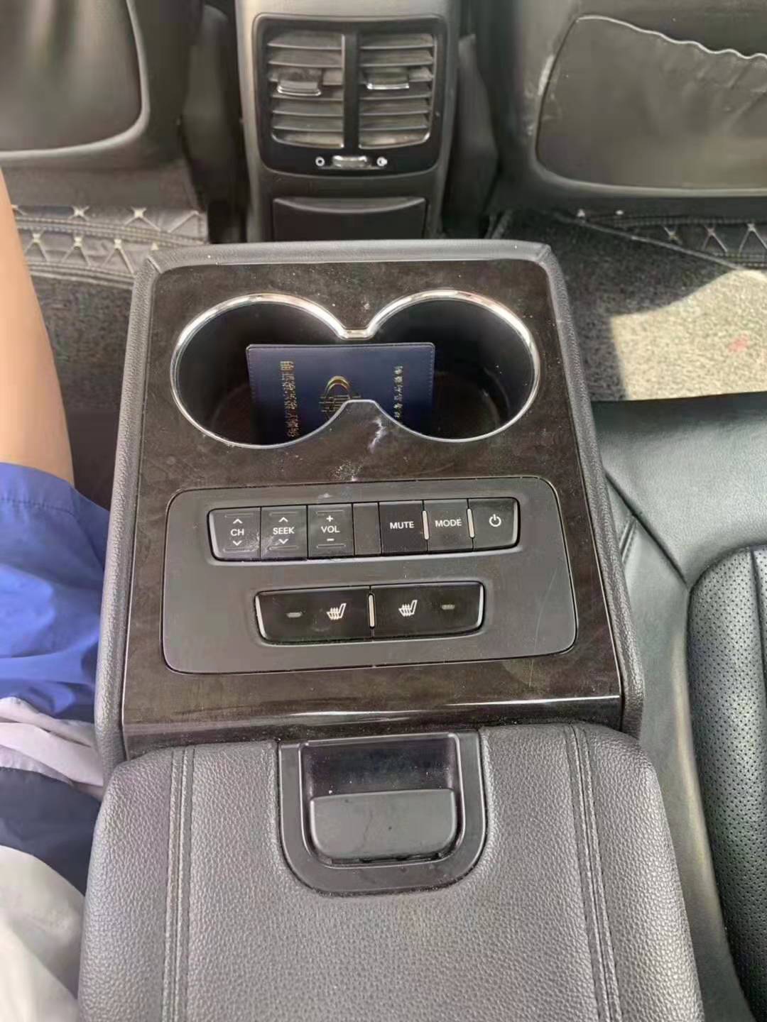 2011年的起亚k5能卖多少钱,起亚k5老款高低配区别