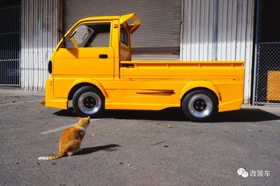 中置四驱五速手动的双门超跑,今晚我在秋名山等你