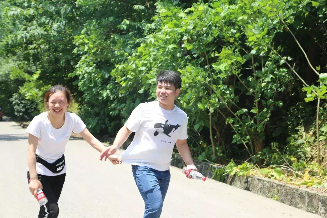 好老师教育“风雨同行十五载，携手并肩再奋进”主题拉练活动启动