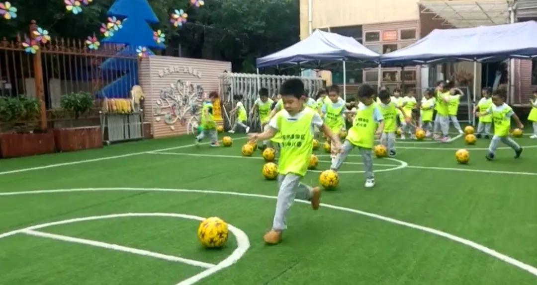足球课趣味热身准备活动,幼儿足球基本功训练打卡