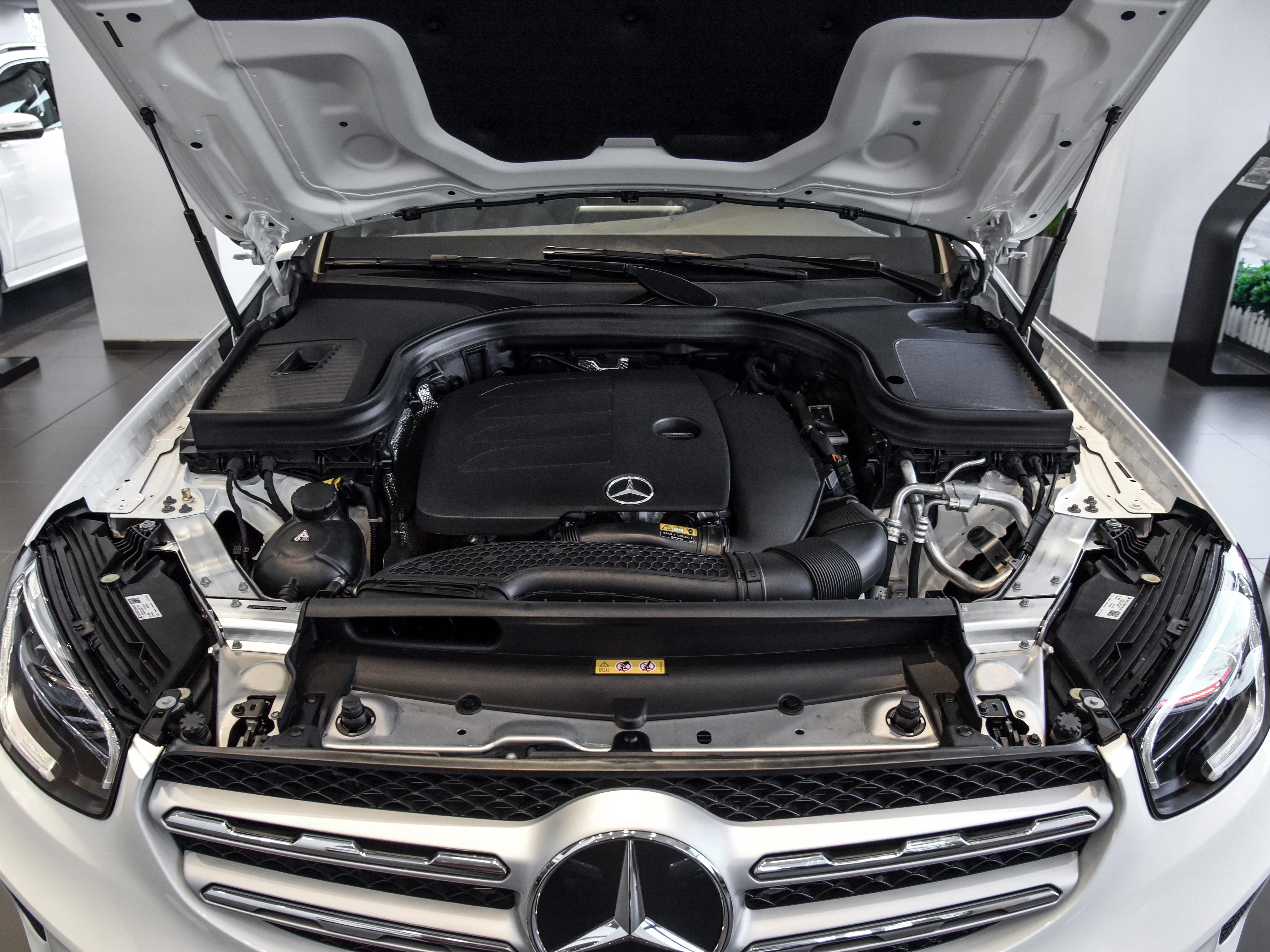 奔驰glc2023款glc260l4matic动感型5座,2020款奔驰glccoupe豪华轿跑suv