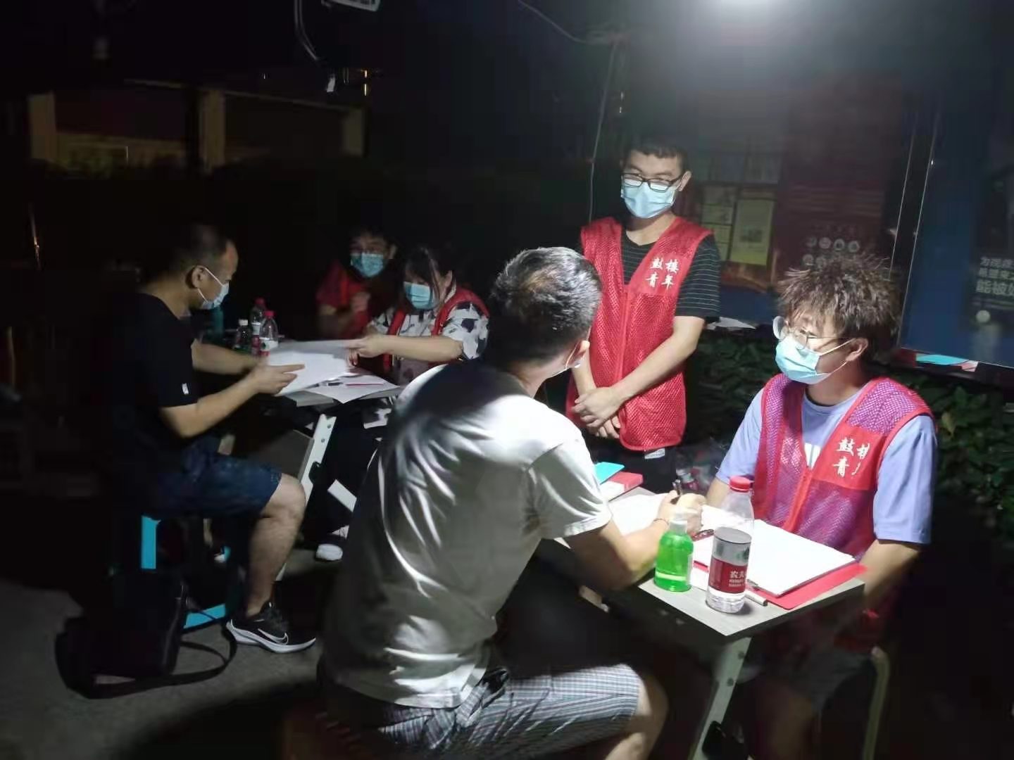 区街新闻|70多幅照片记录世茂滨江社区辖内志愿者,南京感谢你们