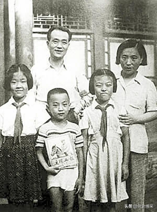 *乔木胡**：子女眼中的“*党**内一支笔”