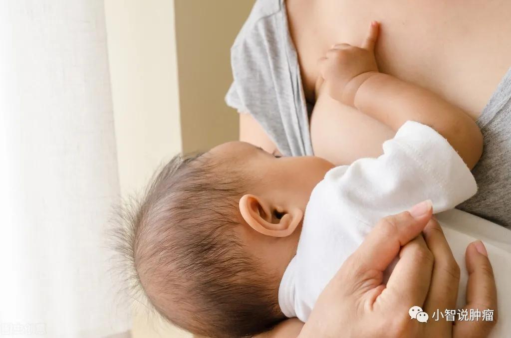 发现乳房边缘有颗粒疼痛,乳腺癌半个乳房都硬硬的