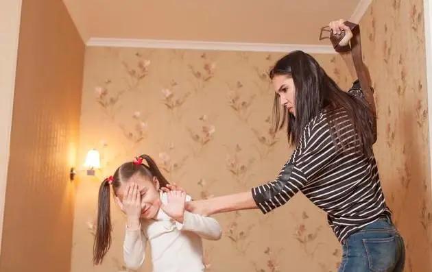 育儿专家谈孩子容易发火,育儿专家说打孩子的危害