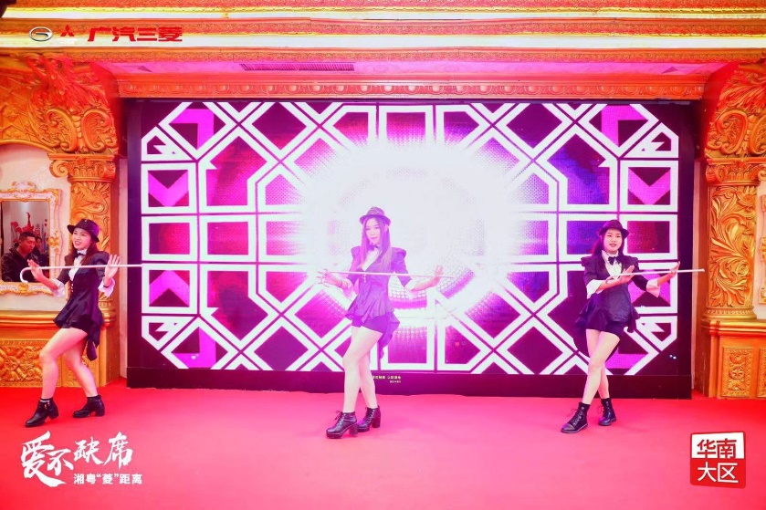 鐖变笉缂哄腑骞挎苯涓夎彵,鐖变笉缂哄腑瀹跺