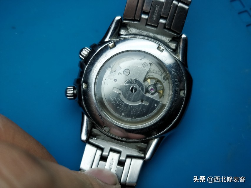 fila手表后盖怎么打开,电子手表后盖盖子怎样打开