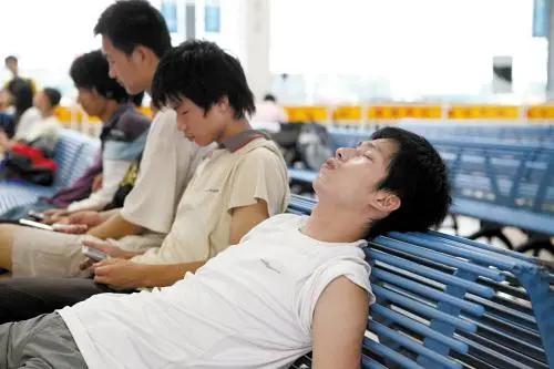 知乎115万热度：没学历，啥也不会，不进厂上班还能干什么？