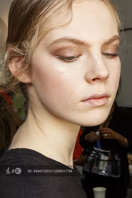 鞠婧祎李艺彤honey舞台,鞠婧祎港风复古妆容