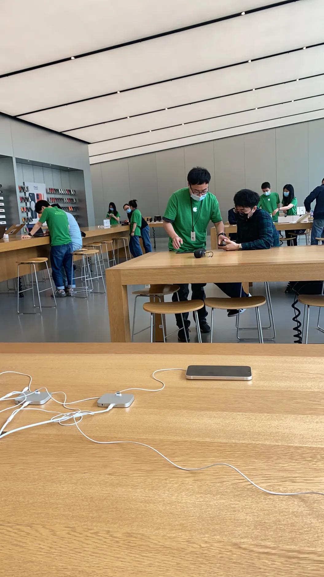 苹果直营店美版可以换机吗,美版有锁在苹果官方可以换机吗