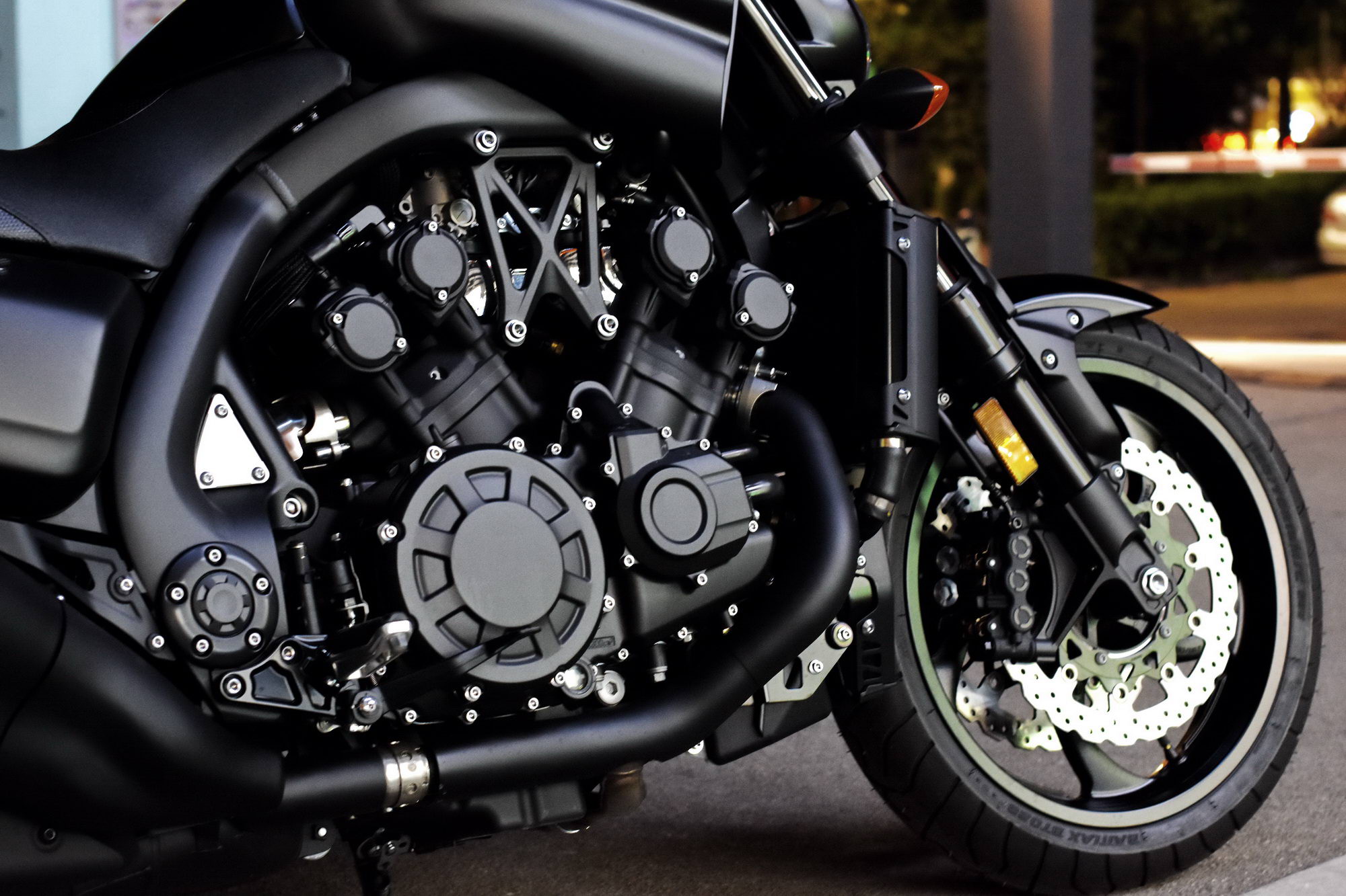 鍗辨満涔嬩笅鐨勫湴鐙变笌澶╁爞,鍗辨満涔嬩笅