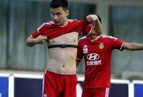 女篮一姐最新视频,女篮换球衣忘我状态