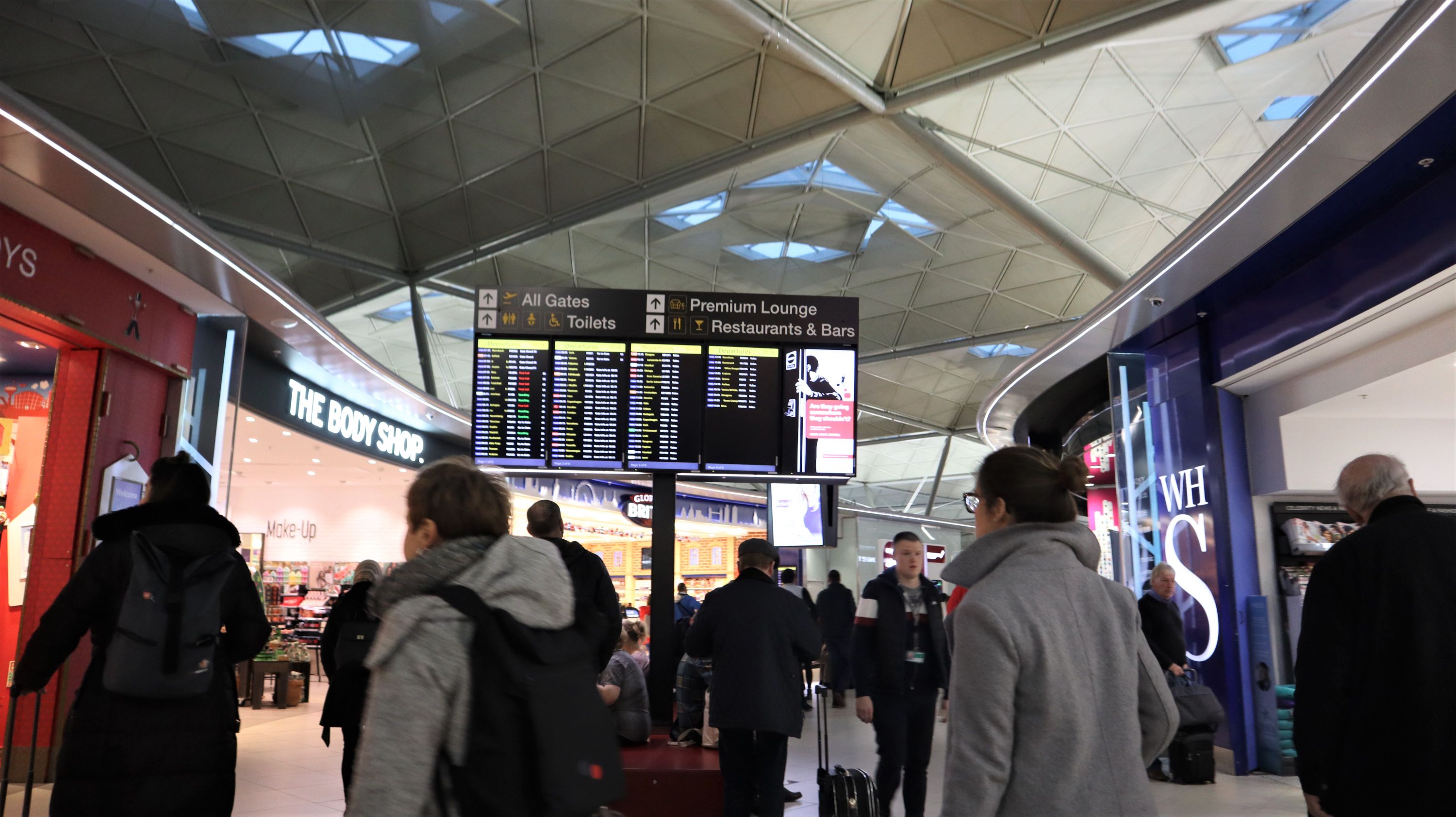 票价100块的欧洲超短线！座椅比国内廉航还窄，坐几分钟都受不了