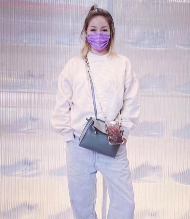 萧亚轩被狗咬伤脸部照片,萧亚轩被狗咬伤脸部怎么修复的