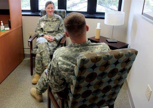 美国人一切向钱看，为了6位数的工资，精神科医生狠心离开部队