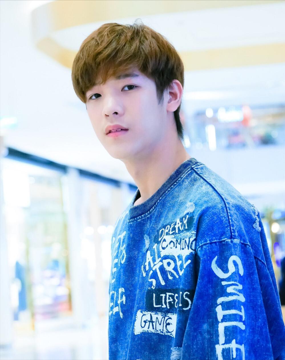 他泰韩系少年:关大爷洪34典型代表包包酷爱韩风穿搭