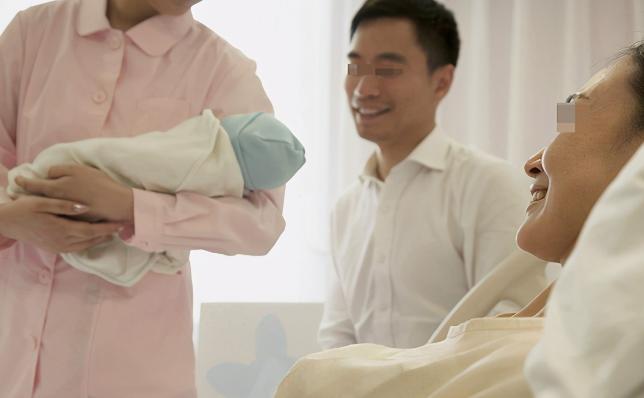 女性内内“颜色”变化，洗前多看一眼，别让HPV来打扰