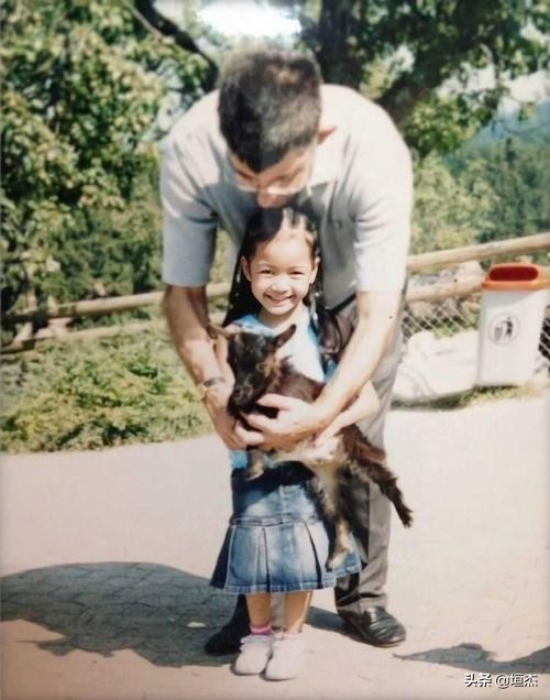 lisa可爱到爆炸的爸爸,lisa为大白爸爸庆生