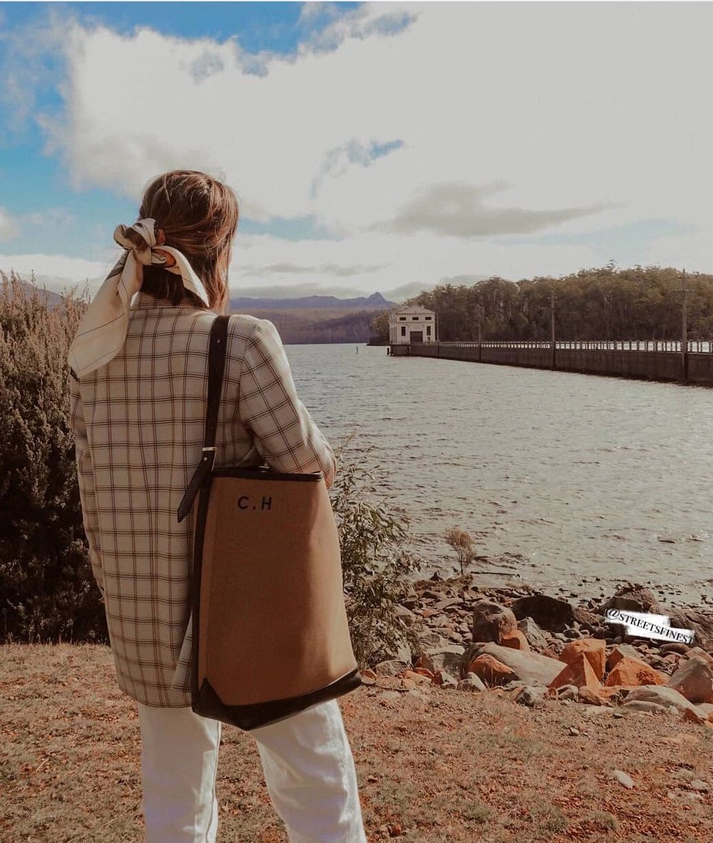 一条丝巾有多种搭配方法,丝巾的十种搭法