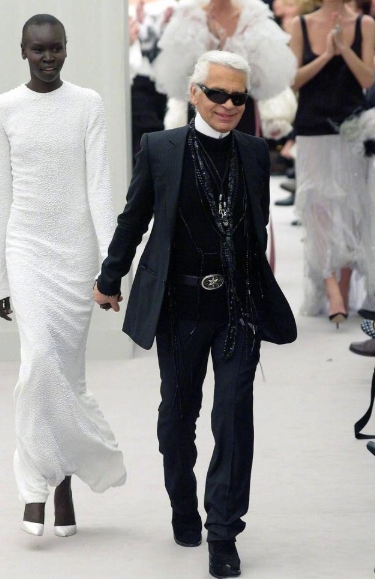 “非洲女神”成为首个香奈儿黑人高定新娘,拥有逆天长腿,超级美