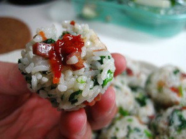 家里只有剩饭和鸡蛋怎么做饭团,家里只有剩饭怎么做好吃的饭团