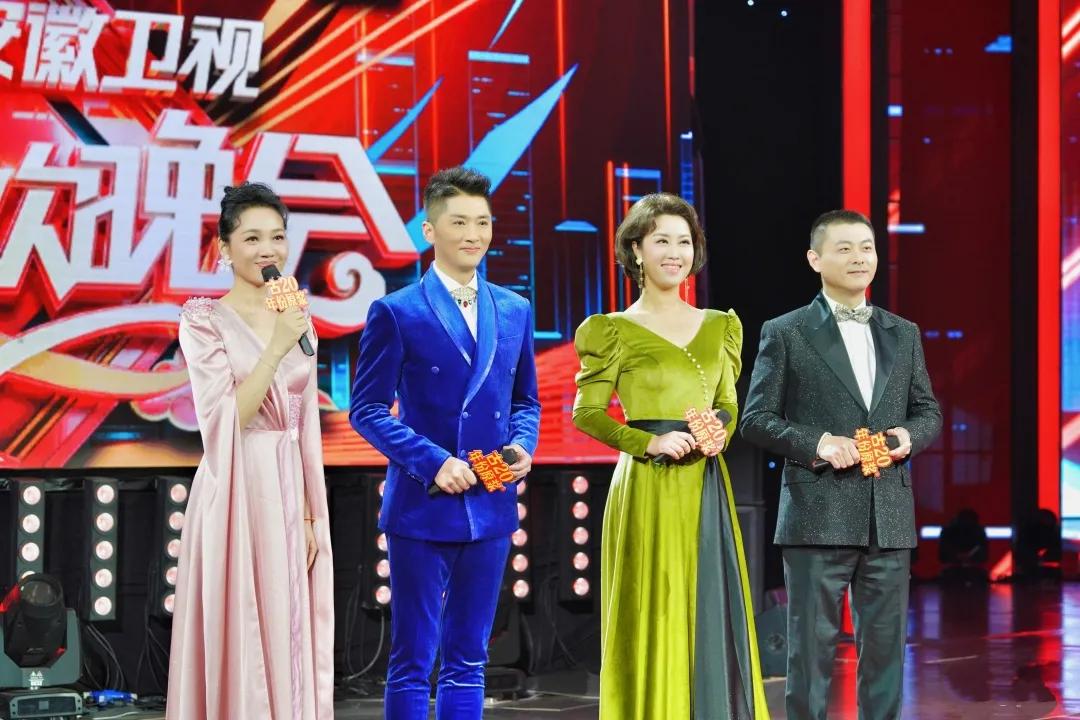 安徽台一姐周群台下好嚣张,安徽台一姐周群艺术照