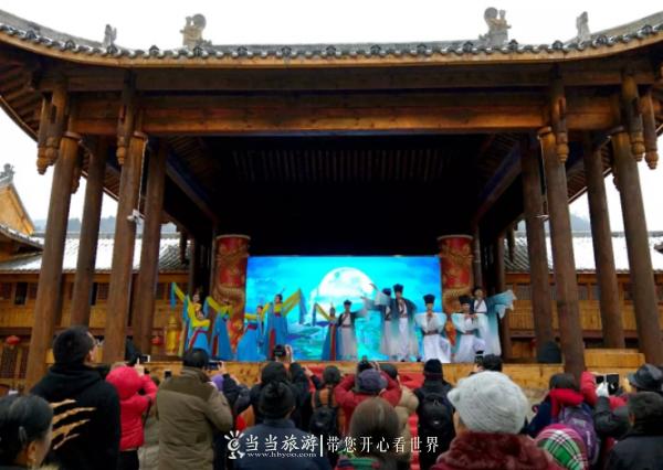 上周日，房县这个地方迎来上千人！买嗨了，玩爽了……