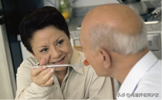 老人非要住我家养老怎么办,老人不想去养老院