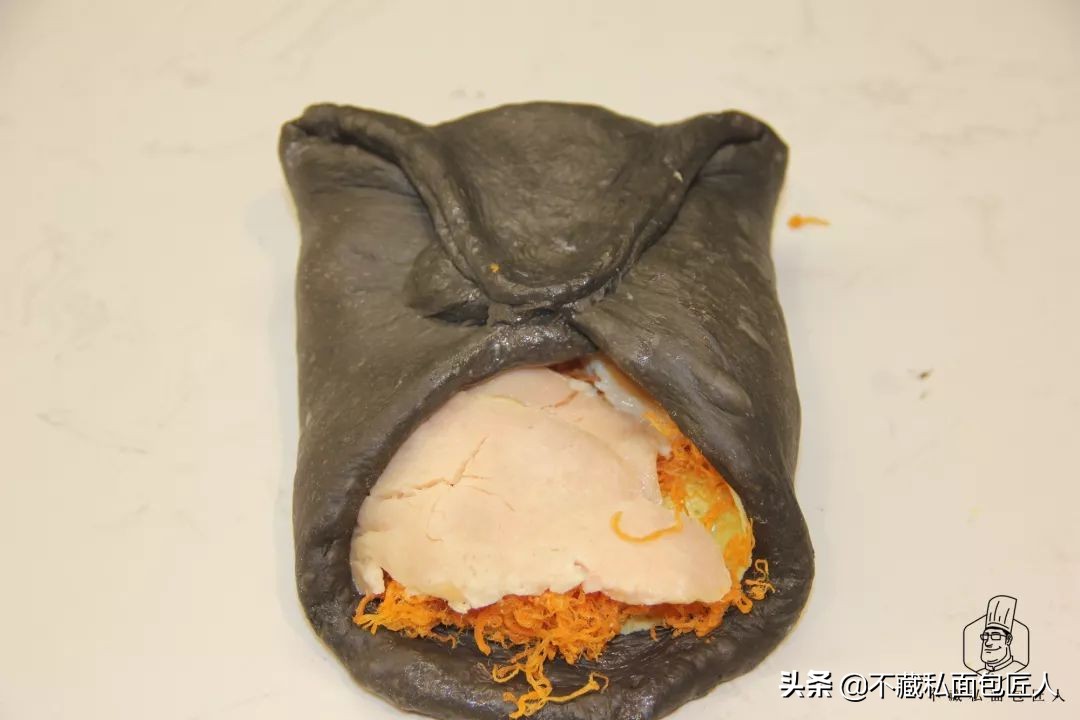 意大利墨鱼汁面包,金枪鱼墨鱼汁面包