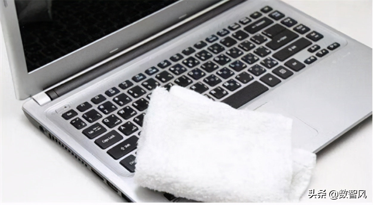 电脑进水不用慌,下面4招可以起死回生