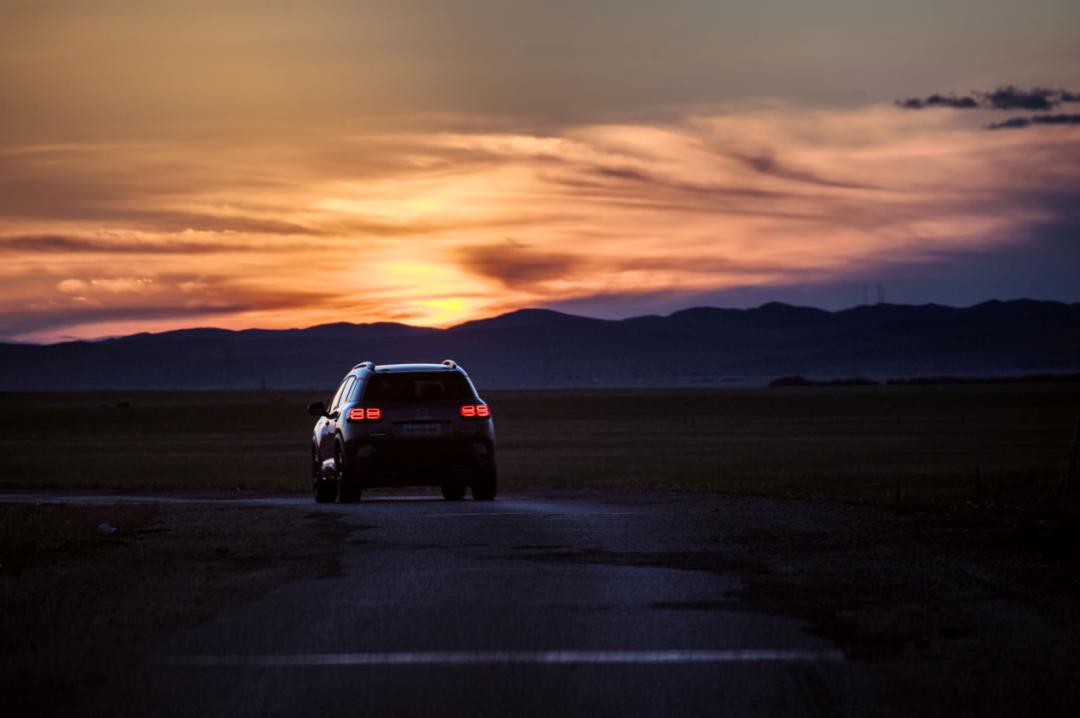 雪铁龙天逸插混四驱7座试驾,锡林郭勒草原上的骏马