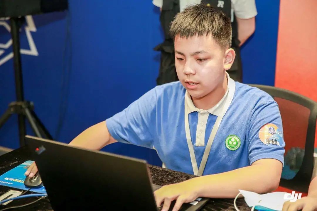 6-12岁小学生编程机器人,编程小学生自己做游戏