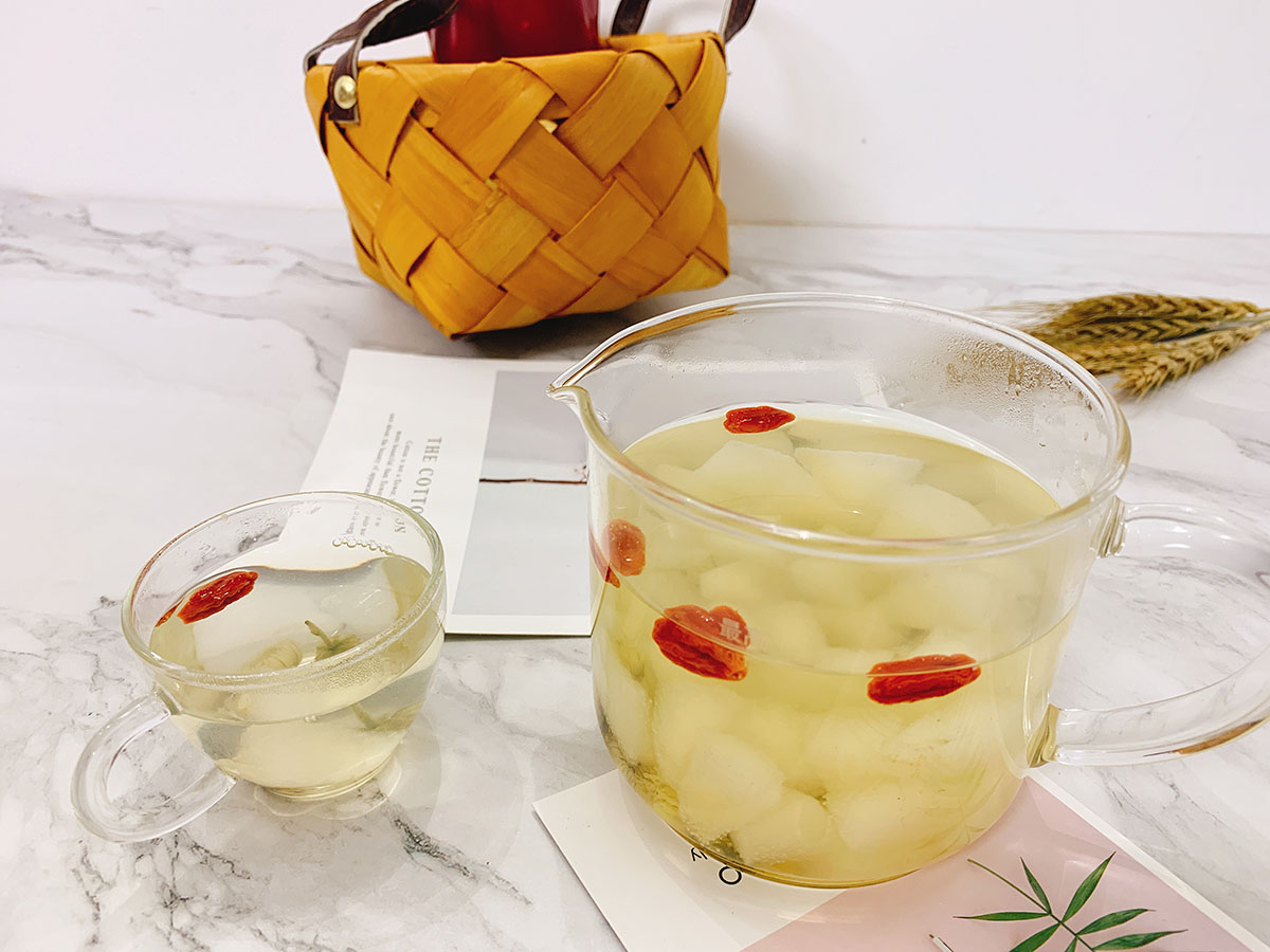 雪梨菊花水怎么煮降火,菊花雪梨冰糖饮怎么做好吃