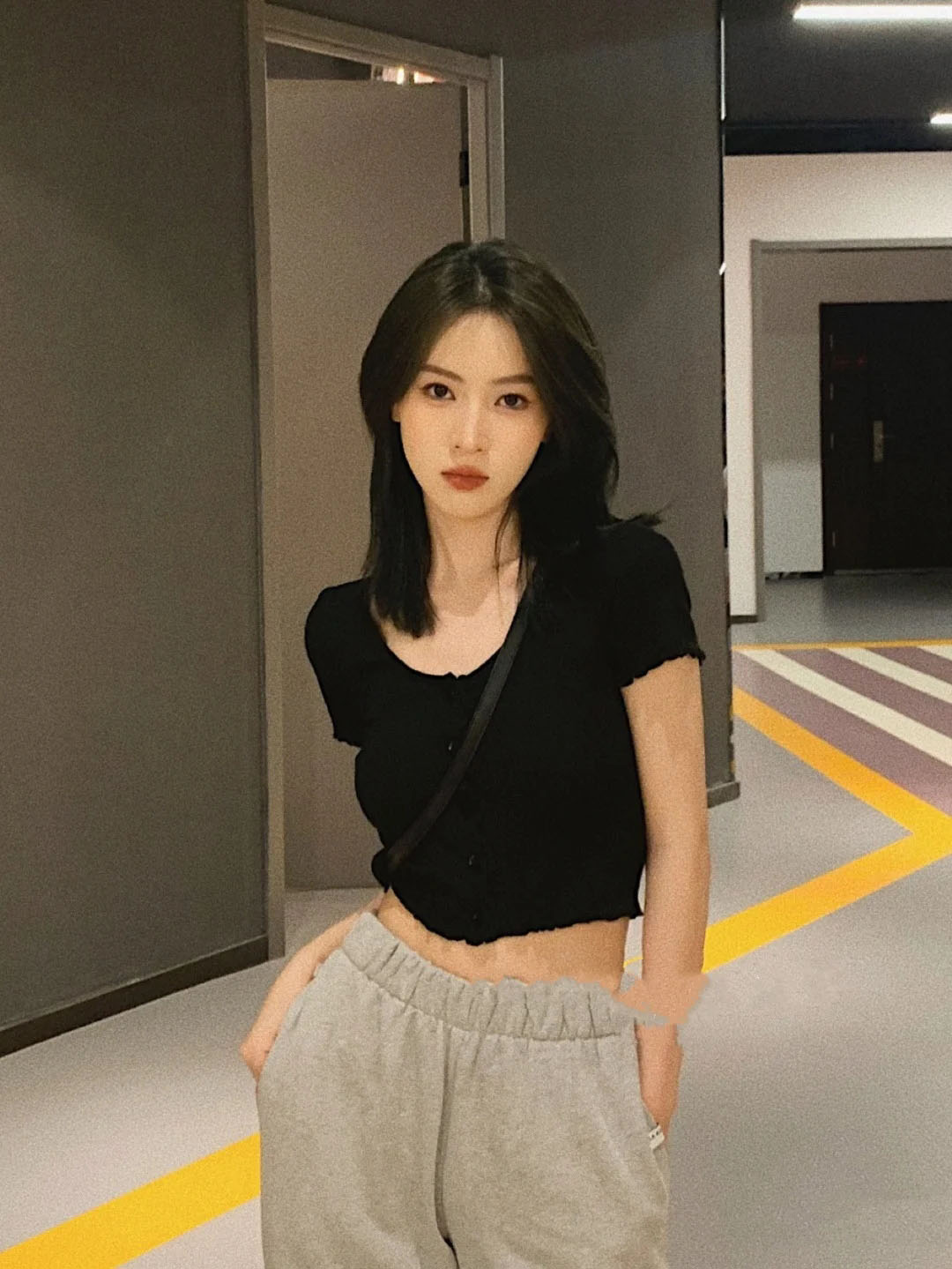 时尚潮款修脸显瘦,小方脸适合的中长发发型