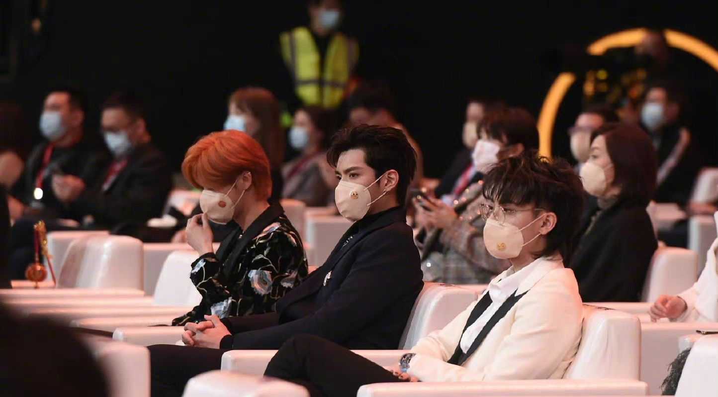 鹿晗黄子韬张艺兴现在还有联系吗,鹿晗张艺兴黄子韬关系现在怎么样