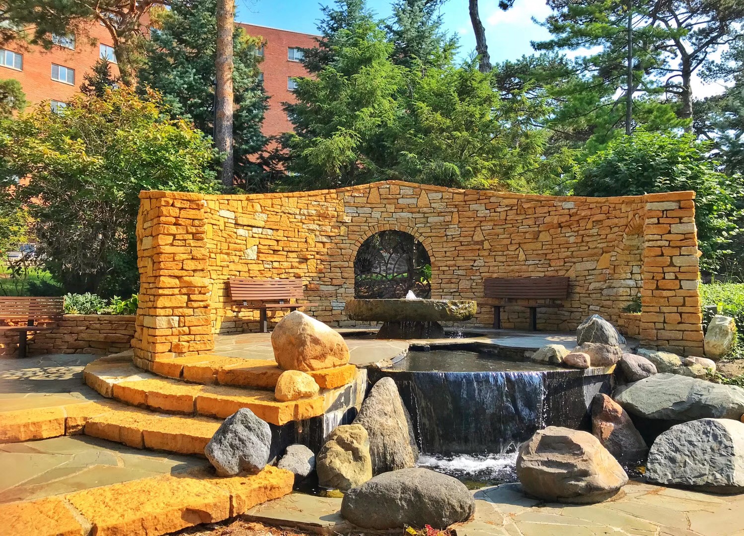 为什么伊利诺伊卫斯理大学评价那么高？