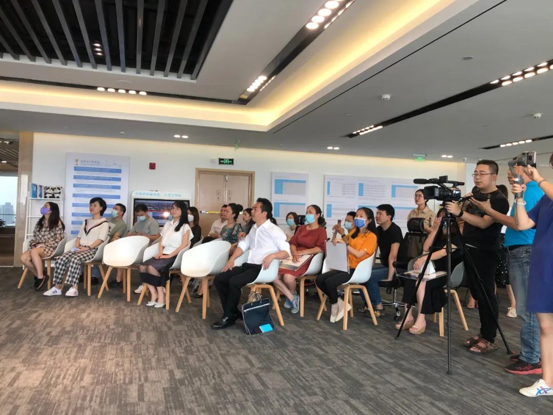 4.97元大奖得主来领奖,10000元以上的奖品