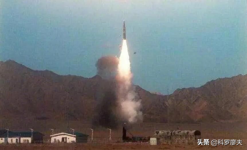 第10次闯台海，美军朝自己大腿开了一枪，然后问中国：你怕了吗？