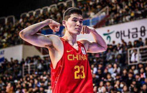 字母哥打不了国际比赛,字母哥单挑中国男篮