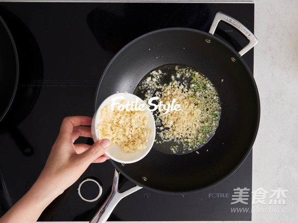 油焖蒜蓉小龙虾美味就是这么简单,夏天自己动手做美味蒜蓉小龙虾