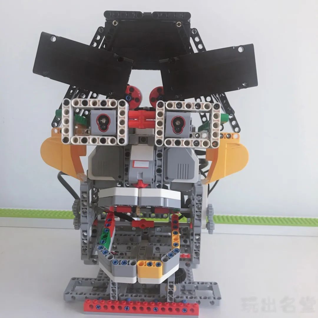 你见过每天玩乐高®积木还能赚钱的梦幻工作吗？