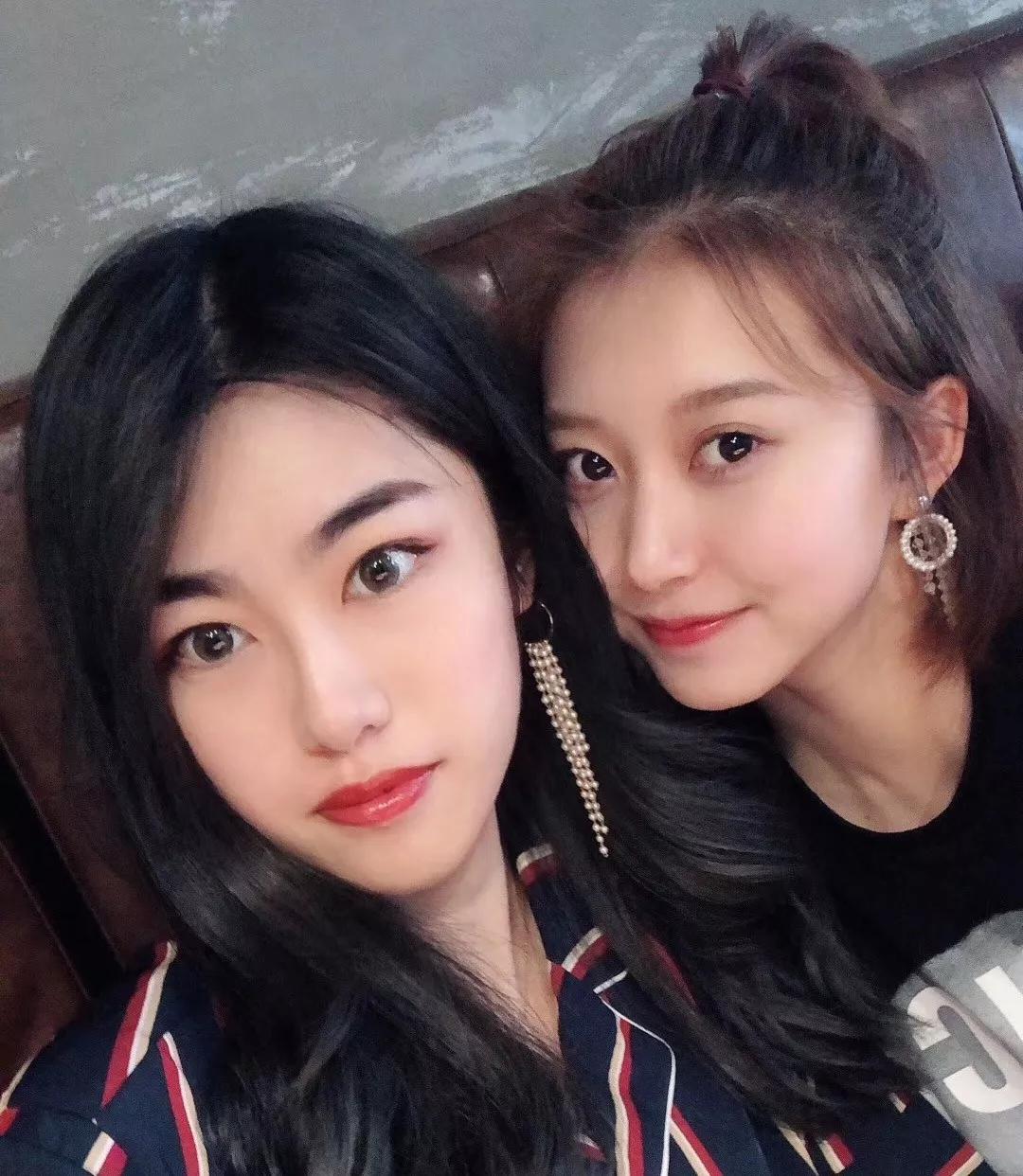 来看看闺蜜的化妆包,姐妹们的化妆包