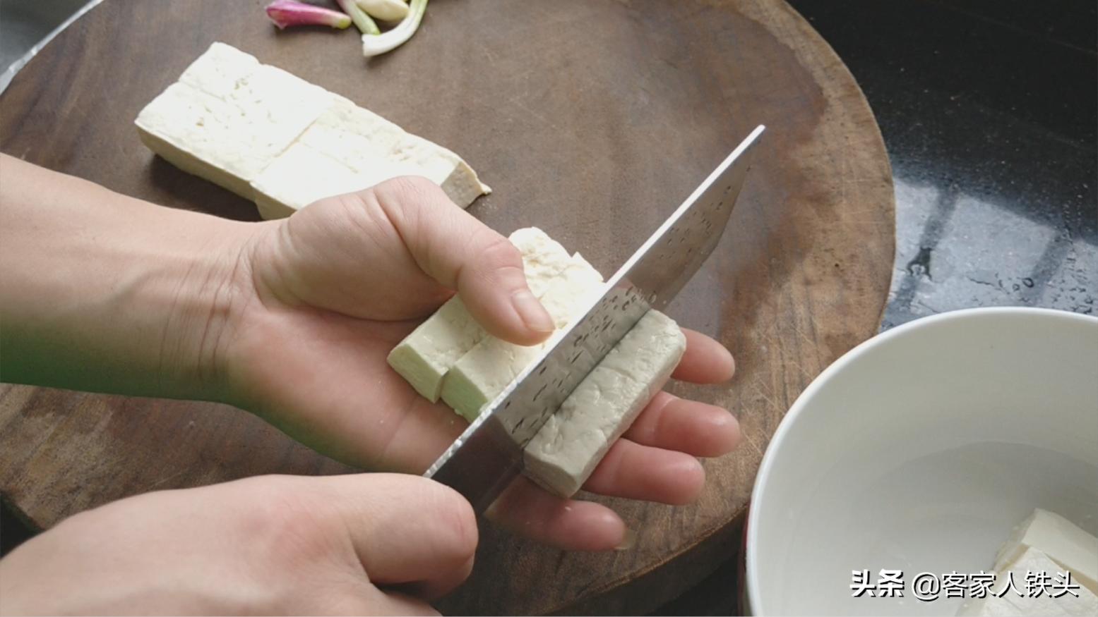豆腐这样做上桌就抢光味道棒极了,豆腐这么做简直是人间美味