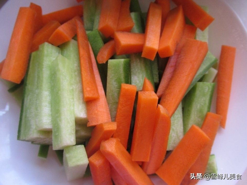 腌制四川酸菜的正确方法,天热腌的酸菜几天能吃