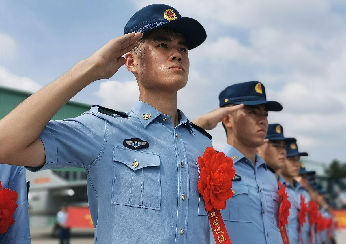 当两年兵出来创业好还是五年兵好,当两年兵还是五年好