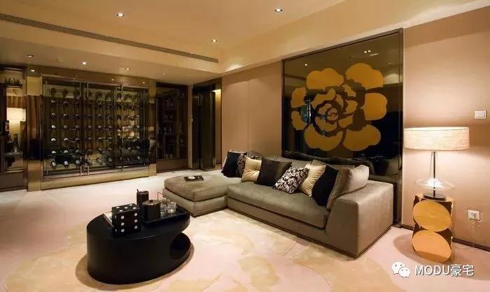 住汤臣一品是怎么样的体验,住在汤臣一品里面人开什么车