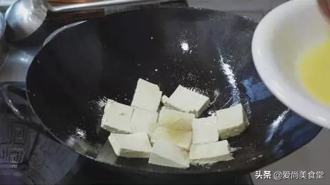 西红柿豆腐鸡蛋的做法简单又好吃,豆腐和鸡蛋比较好吃的做法