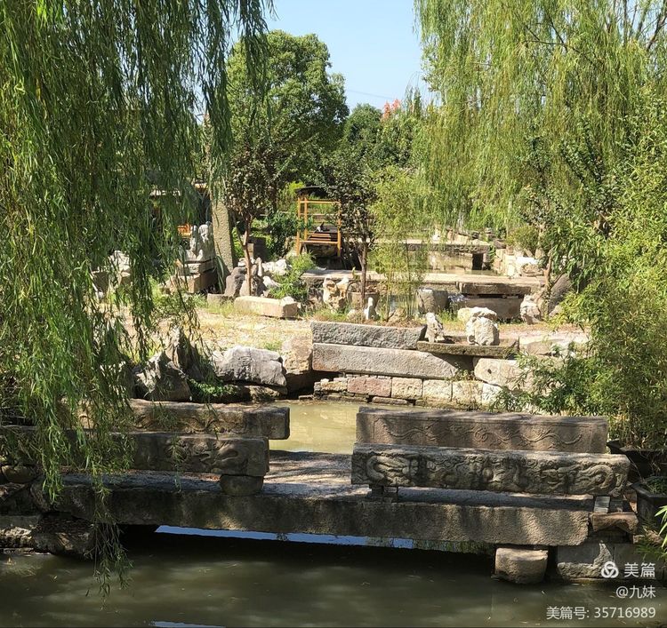 走进风雅石园，位于王店镇聚宝湾景区里